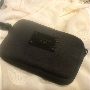 MICHAEL KORS SMALL BLACK WRISTLET EUC