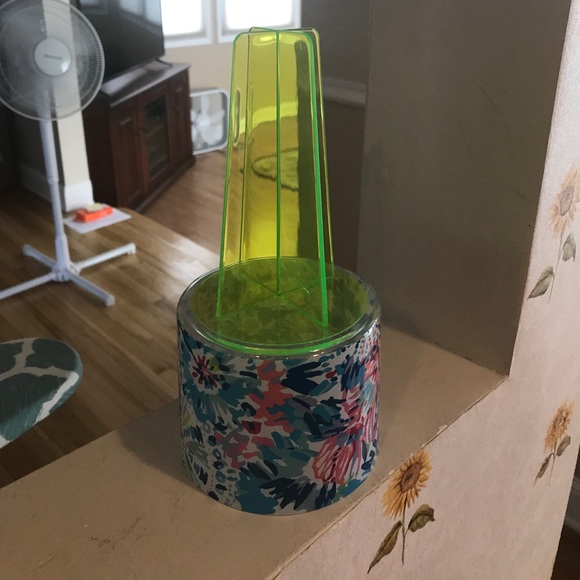 Lilly Pulitzer Accessories - Lilly Pulitzer beach drink holder