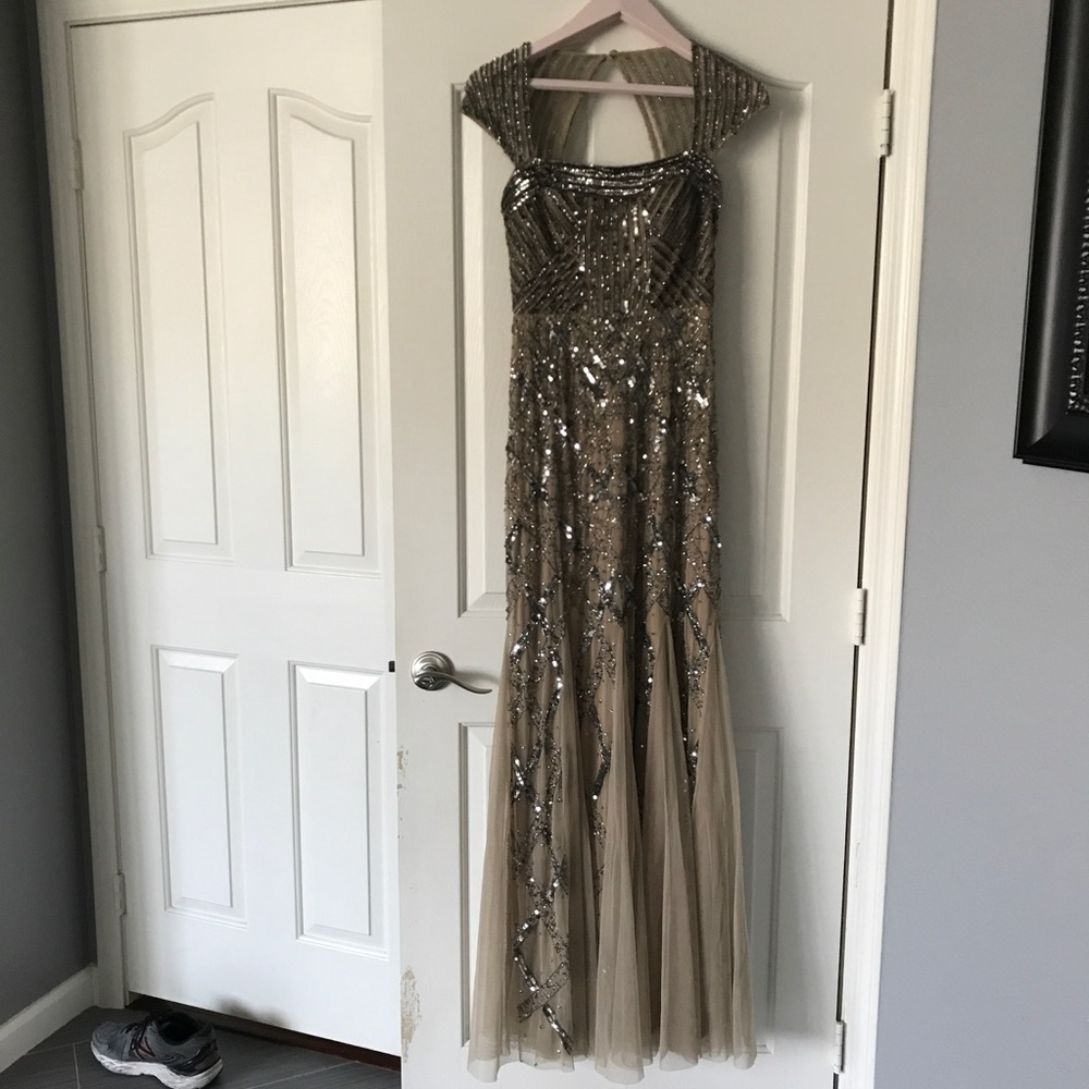 Adrianna Papell Sequin full length dress. Size 4