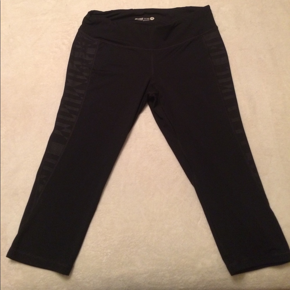 Old Navy Active Fitted Workout Capris