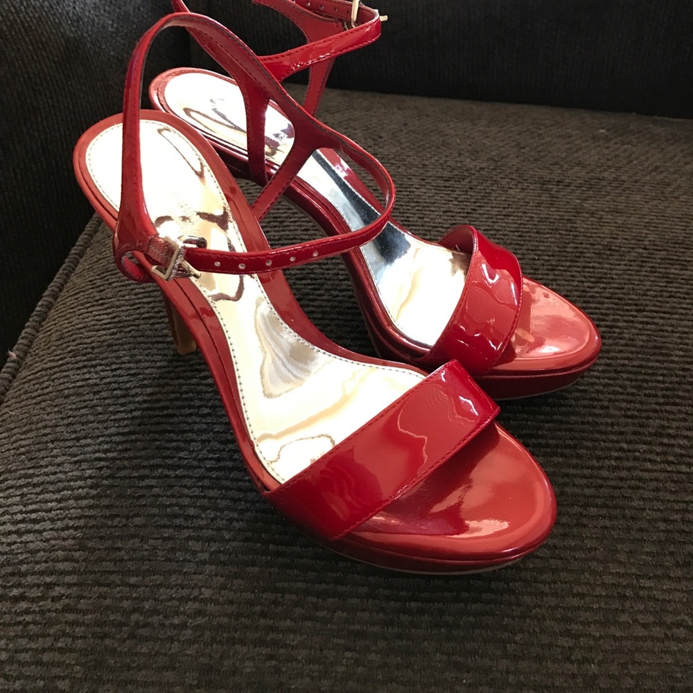 Gianni Bini Red Patent Sandals 👠