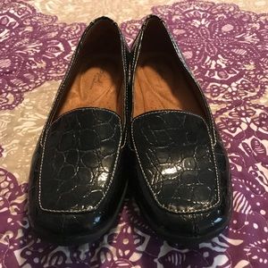 Natural soul loafers