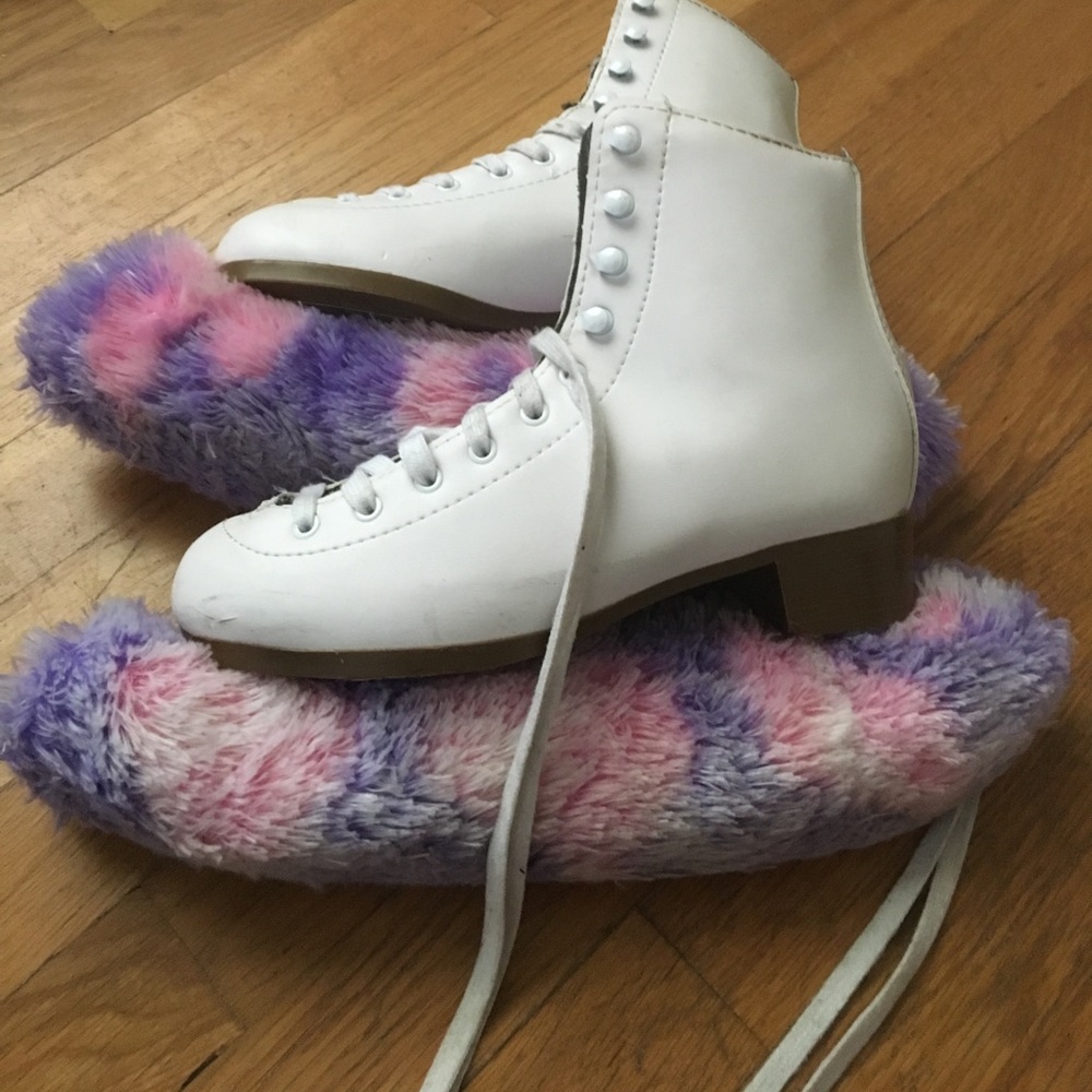 Skates that are white and come with skate guards