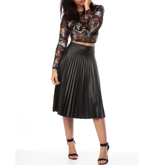 Banana Republic Dresses & Skirts - HOST PICK 🎉 Banana Republic Leather Pleaded Skirt