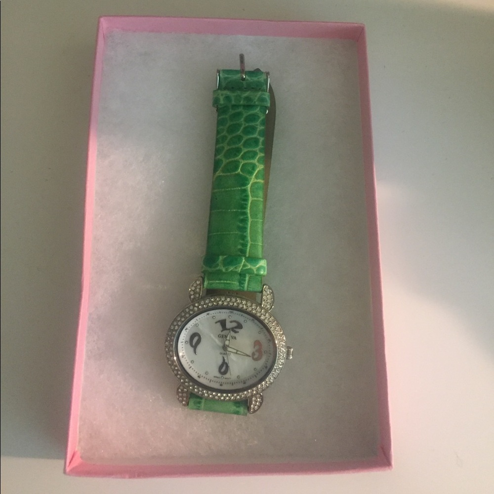 Geneva watch with genuine leather strap