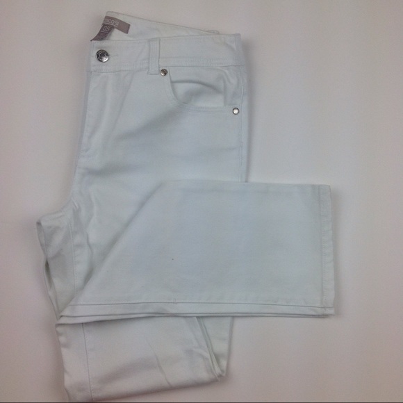 Chico's Denim - Chico's White Straight Leg Denim 0.5 - worn once