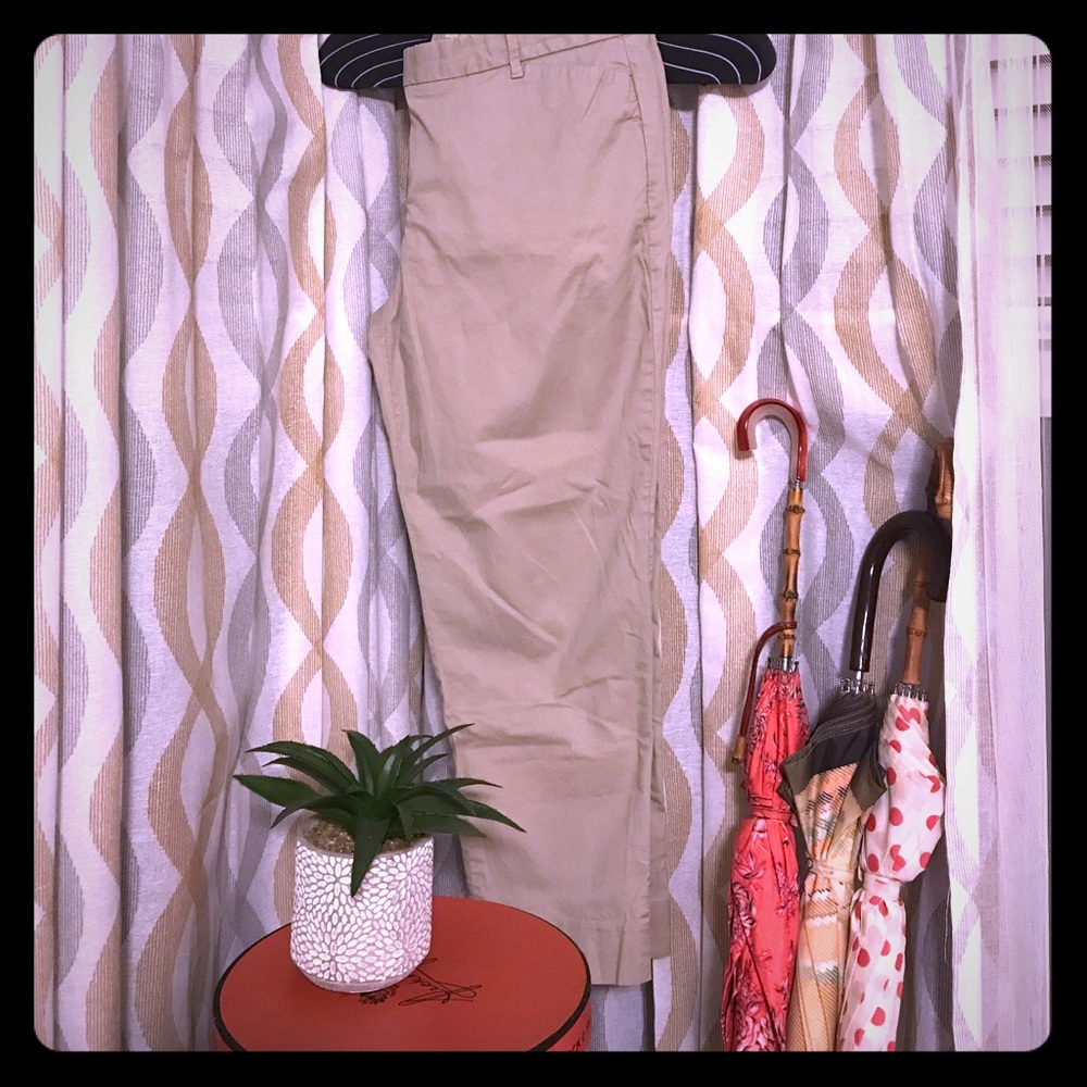 Slim Cropped Khaki Pant