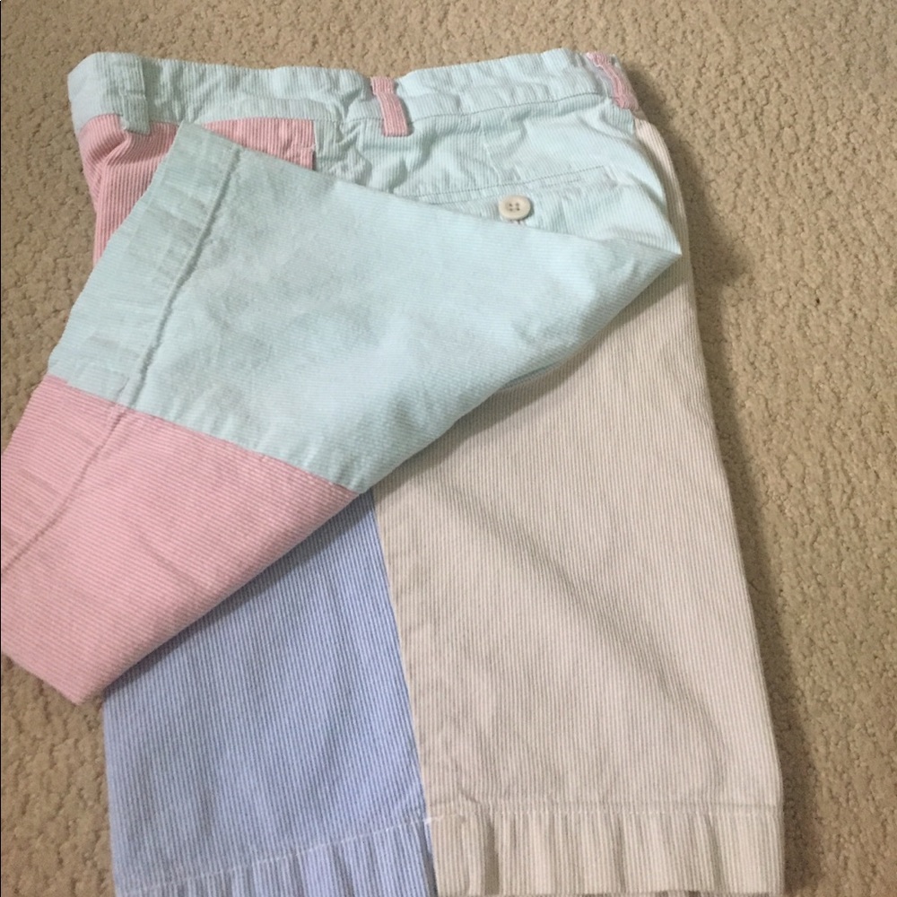 Vineyard Vines 4 panel seersucker shorts.  size 8