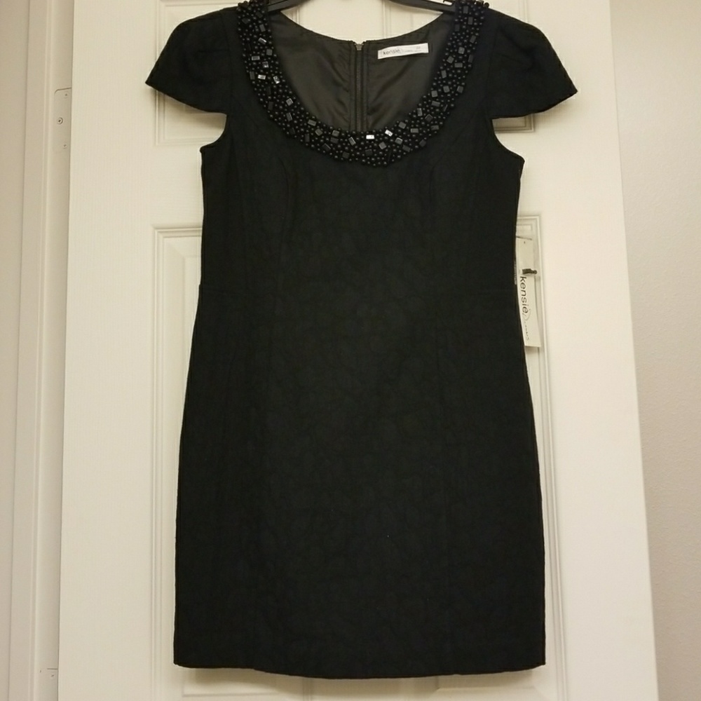Black cap sleeved shift dress