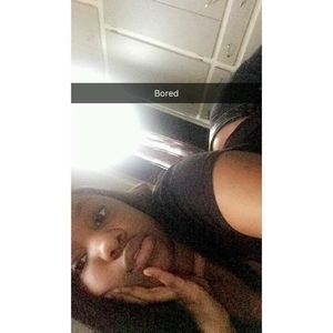 Meet your Posher, Akea