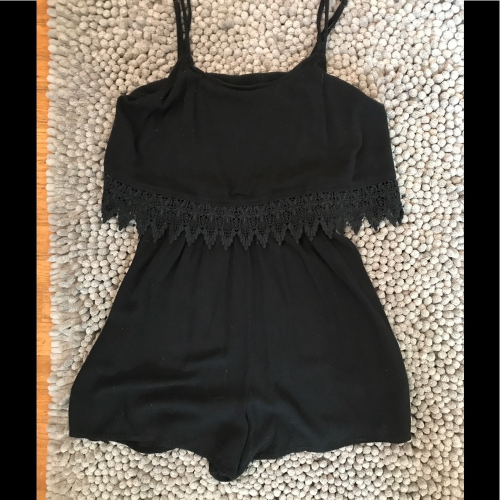 Really cute block romper!!! Size small!
