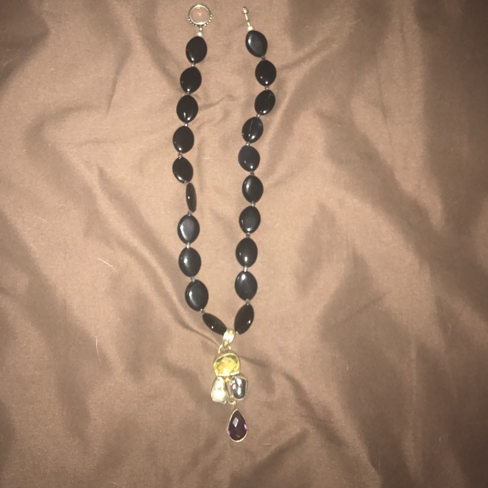 Onyx necklace with pendant