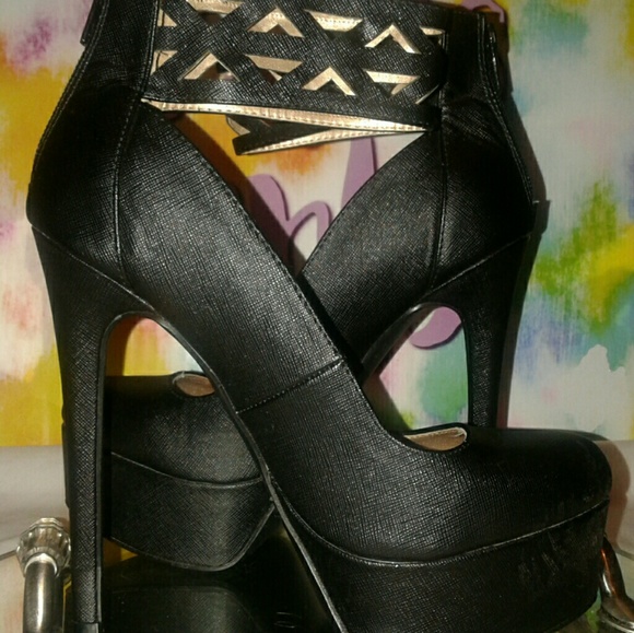 Shoes - Picture 1 of 1