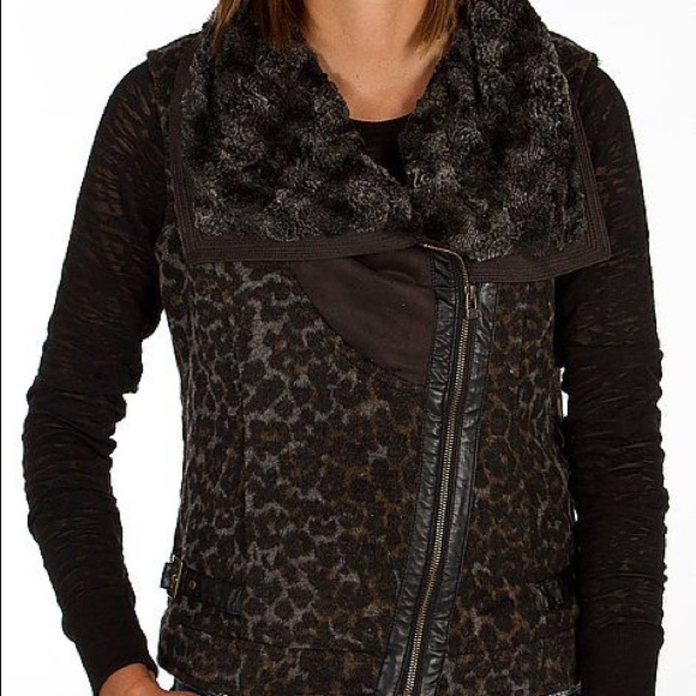 Pretty faux fur vest