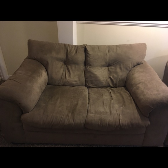 2 Love Seats - Picture 2 of 4