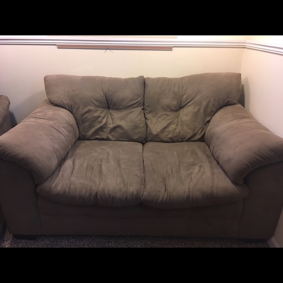 2 Love Seats - Picture 4 of 4