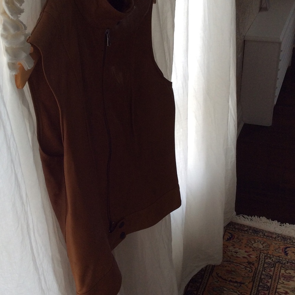 Vest - Picture 4 of 4
