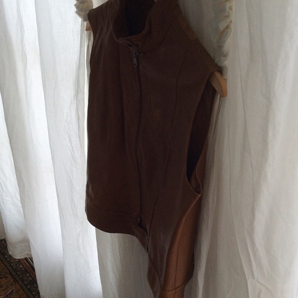 Vest - Picture 2 of 4