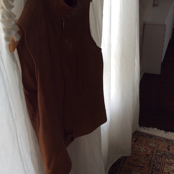 Vest - Picture 4 of 4