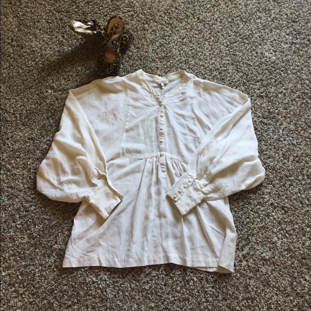 Awesome cream peasant top 🍁🍂