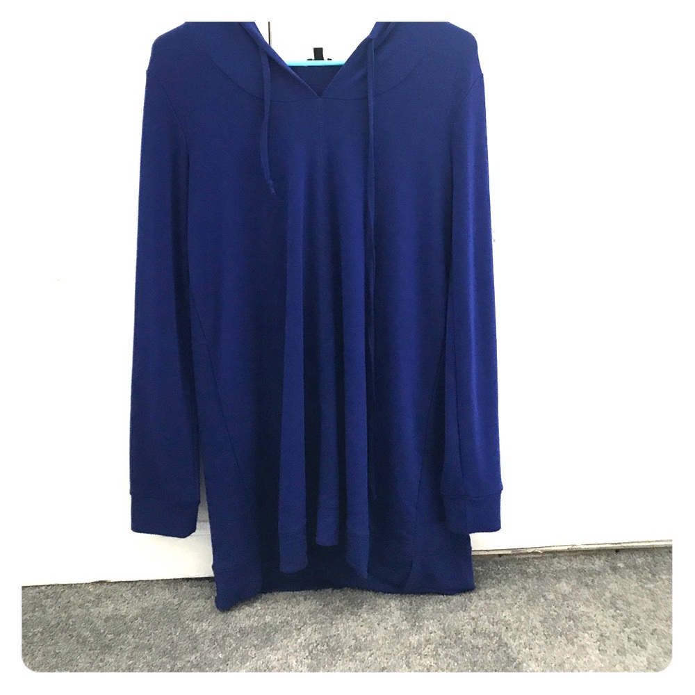 Dark blue long sleeve top with hood.