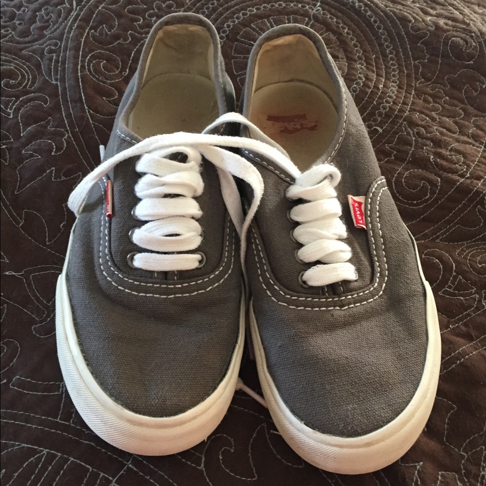 Ladies tennis shoes