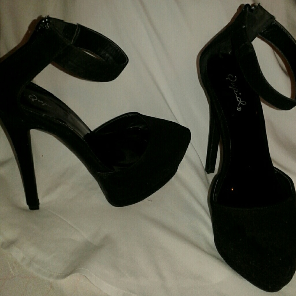 Shoes - Picture 3 of 4