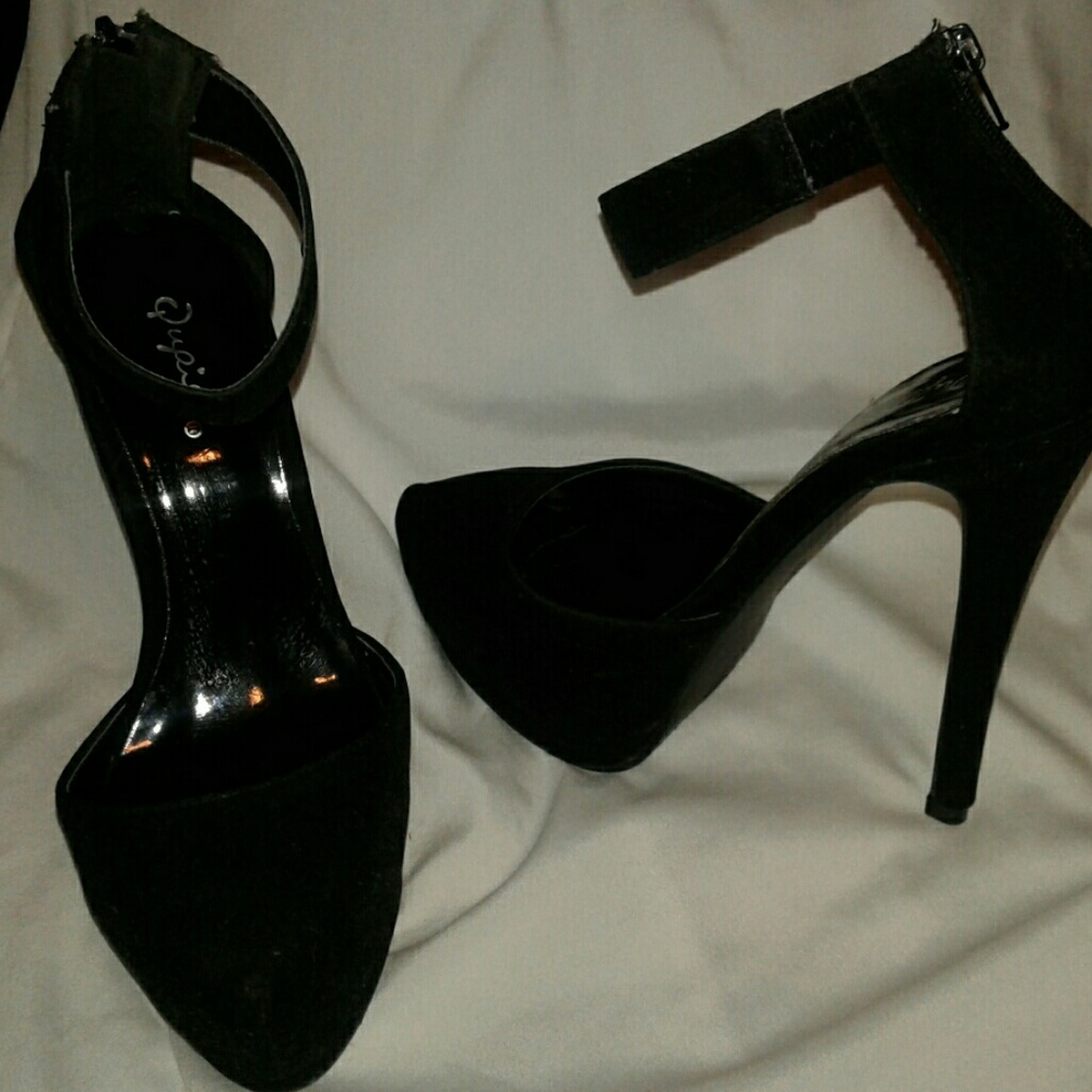 Shoes - Picture 4 of 4