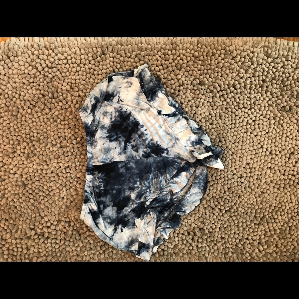 Cute tie dyed flowy shorts. Size S