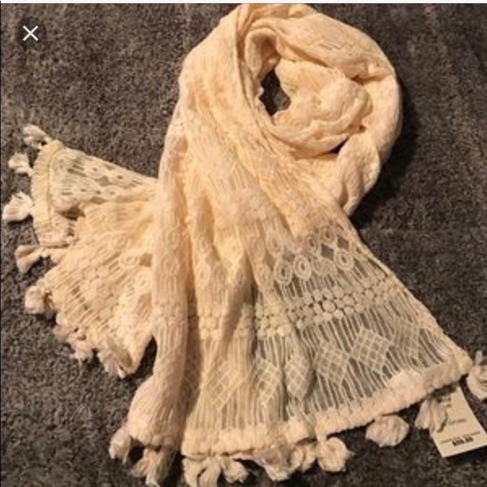 Lucky brand large beige lace scarf
