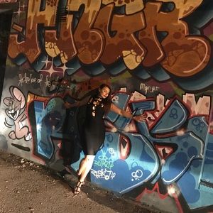 Meet your Posher, Alona