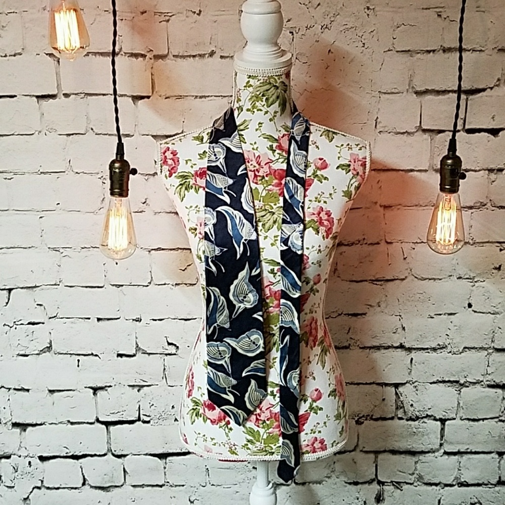 Flower Lilly tie made by structure. 100% silk