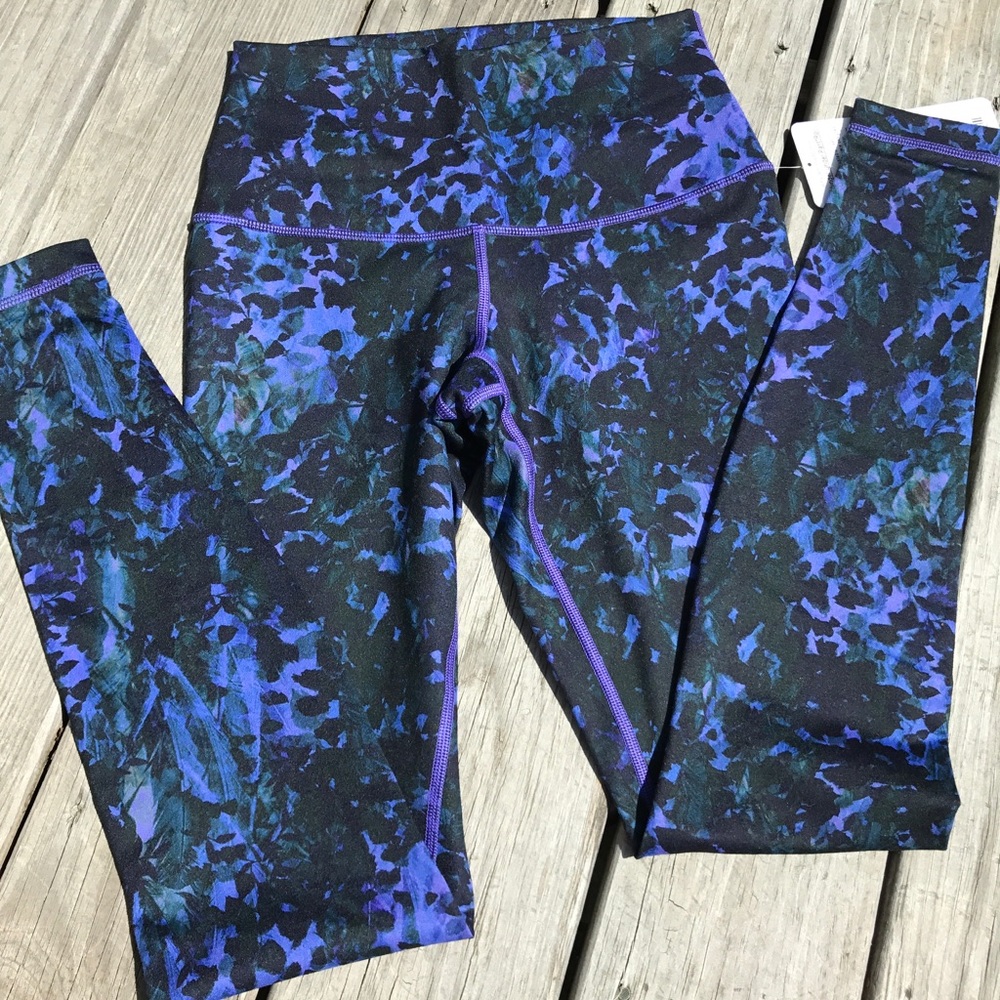 ⭐️SOLD⭐️Lululemon Wunder Under Roll Down 4