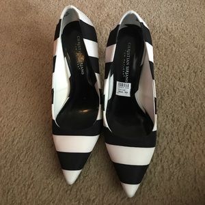 Brand new black and white pumps