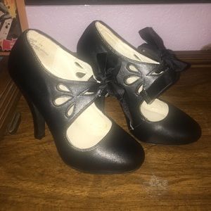 Size 5 black heels