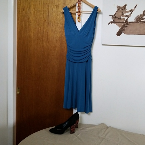 Deep V ArdenB Dress - Picture 2 of 6