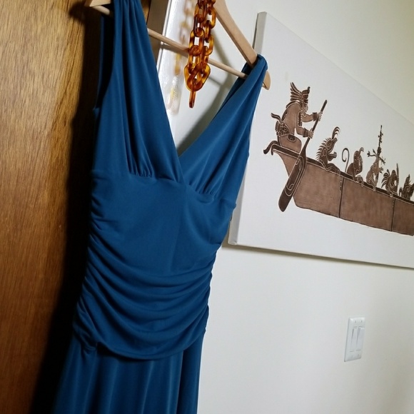 Deep V ArdenB Dress - Picture 3 of 6