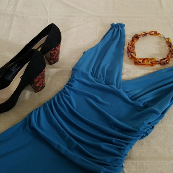 Deep V ArdenB Dress - Picture 4 of 6