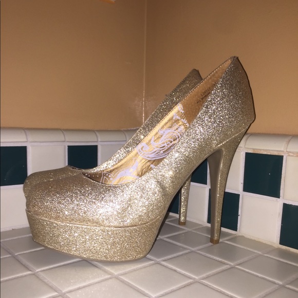 High Heels - Picture 3 of 4