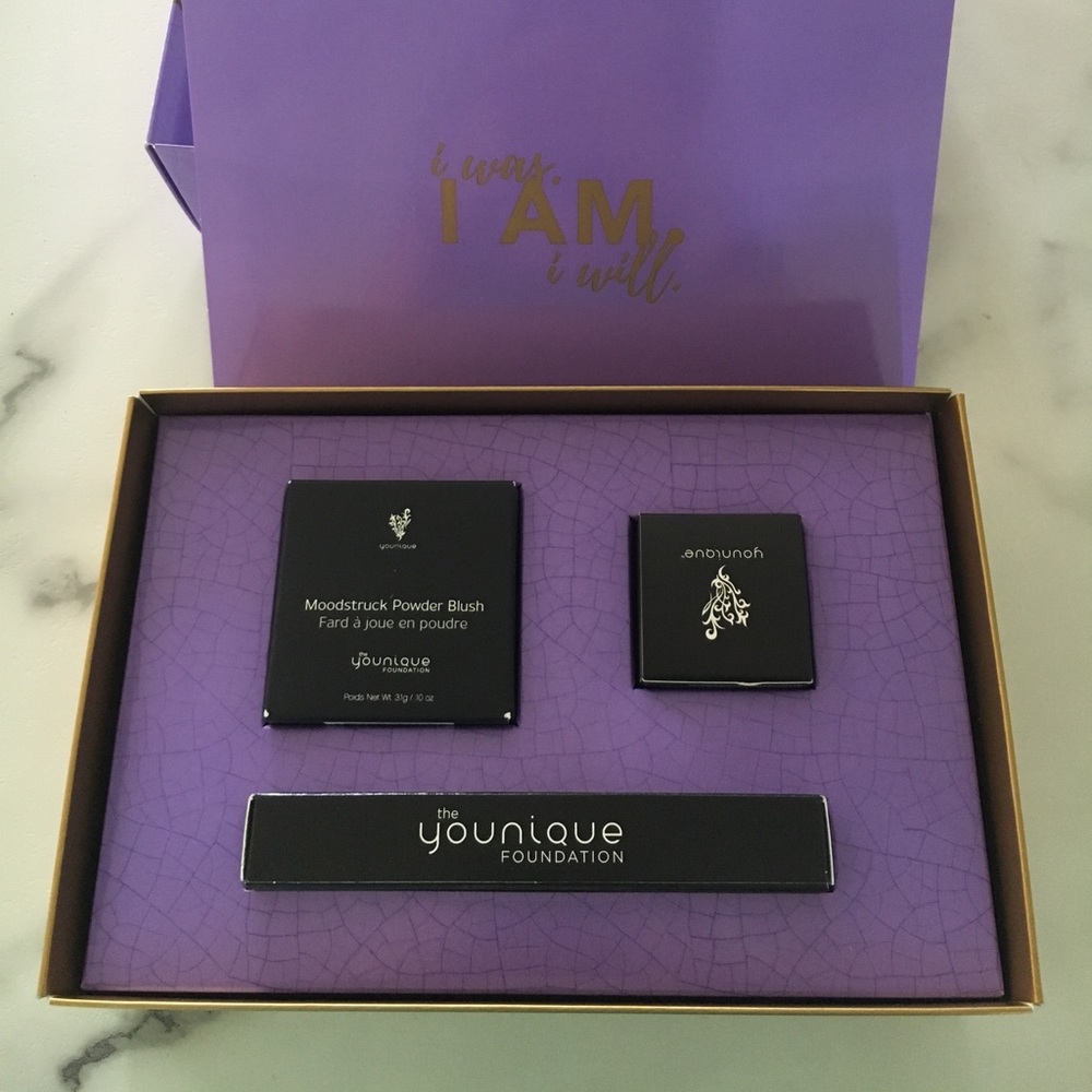 Younique set