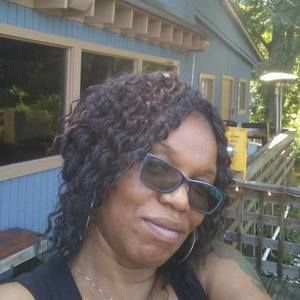 Meet your Posher, Dee-dee