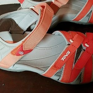 Womens teva velcro orange sandals size 5.5