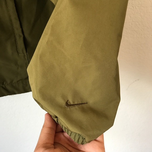Nike Camo/Olive Green Windbreaker Fits M/L - Picture 3 of 8