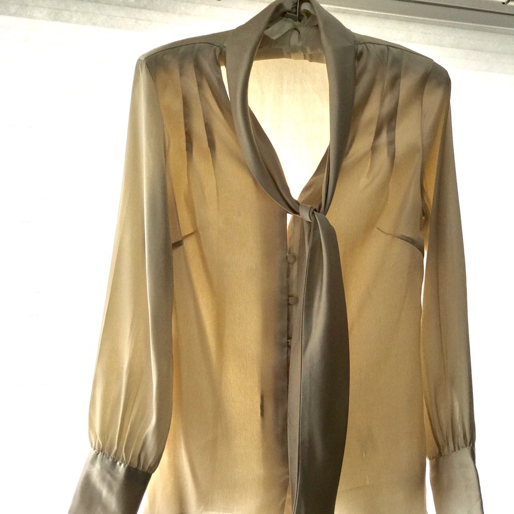 Banana Republic blouse with tie ❤️