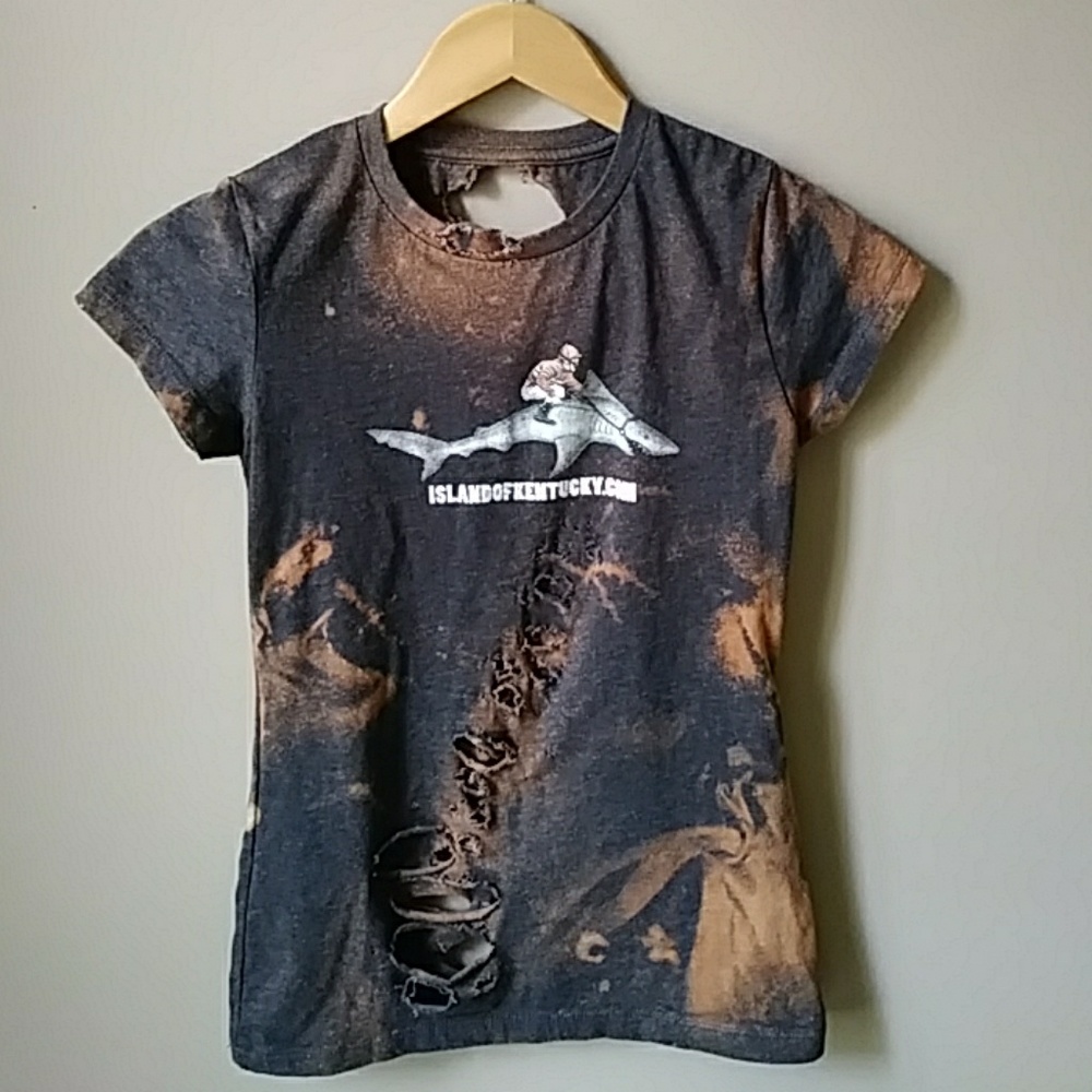 Custom grunge tshirt sz small to medium fitted