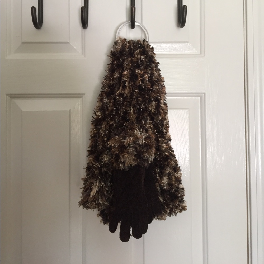 Scarf and gloves