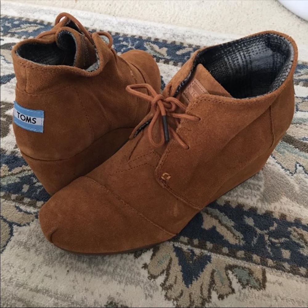 TOMS WEDGE BOOTIES