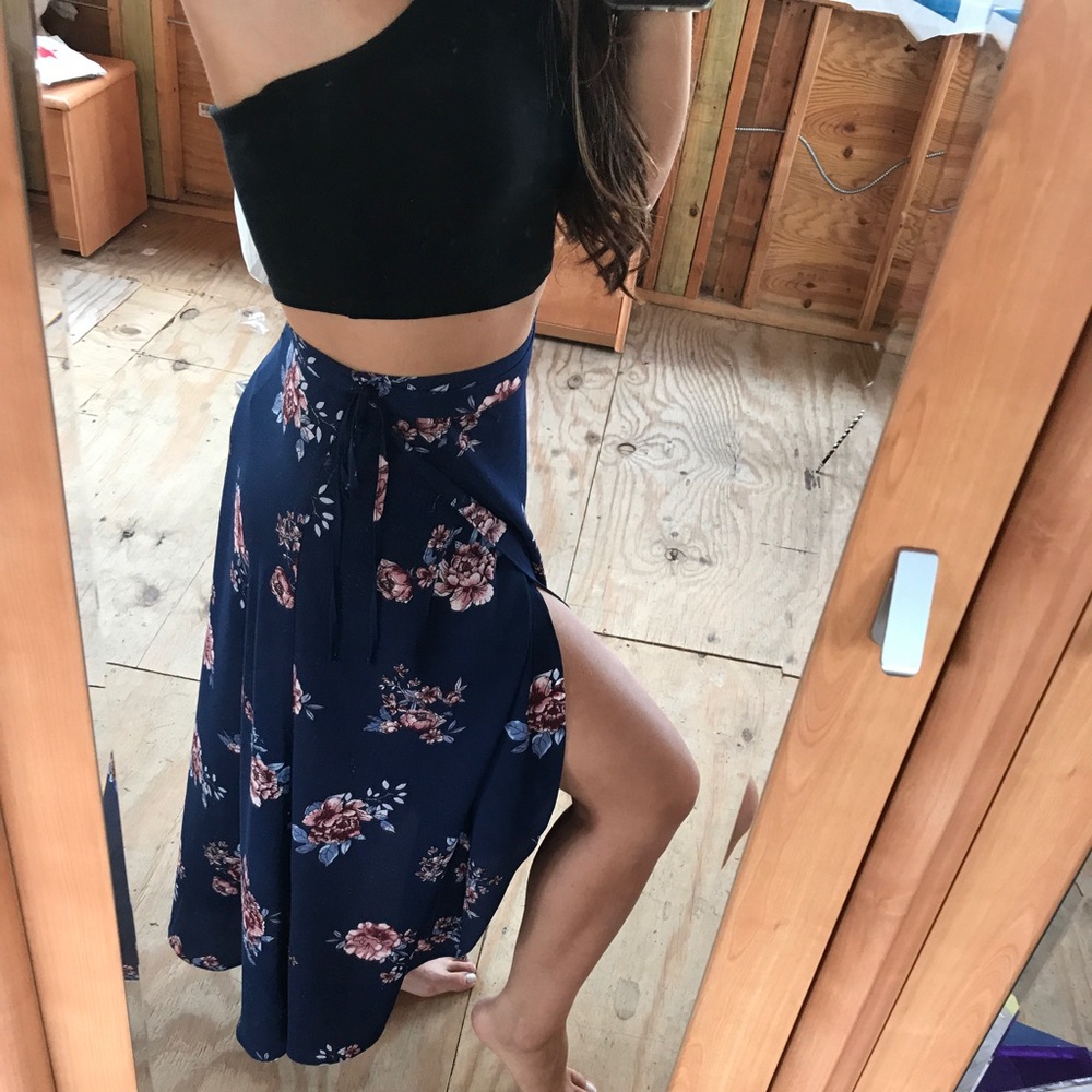 NWT Francesca's dark royal blue floral skirt