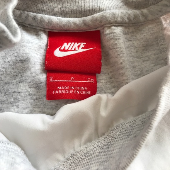 Nike workout shirt - Picture 3 of 4