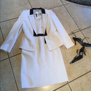 Antonio Melani - White/Navy Dress Suit Sz 8